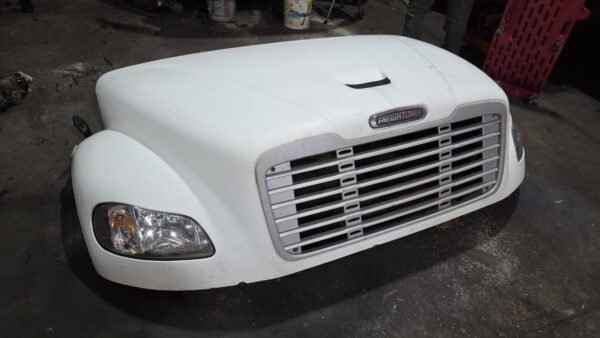 Freighliner Hood M2 - Image 3