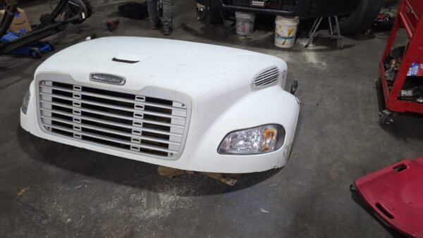 Freighliner Hood M2 - Image 2