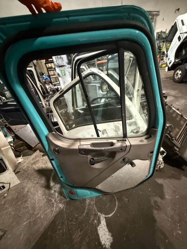 Used Door Freightliner M2 - Image 11