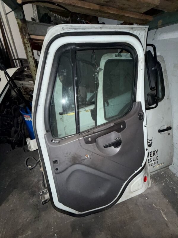 Used Door Freightliner M2 - Image 5