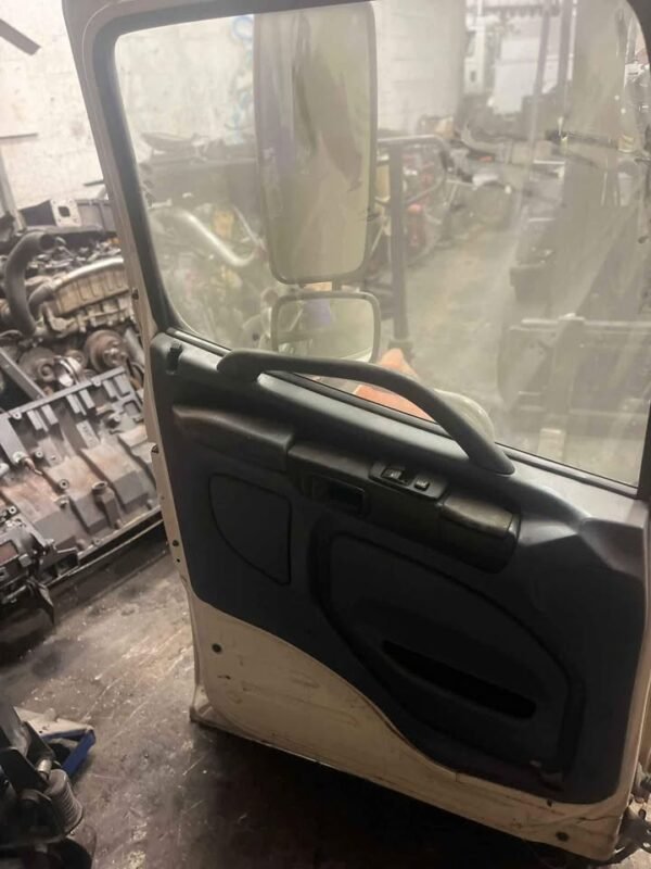 Used Doors Hino - Image 2