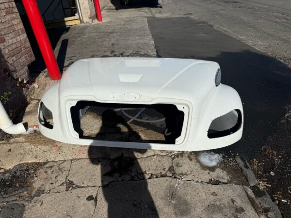 Freighliner Hood M2 - Image 4